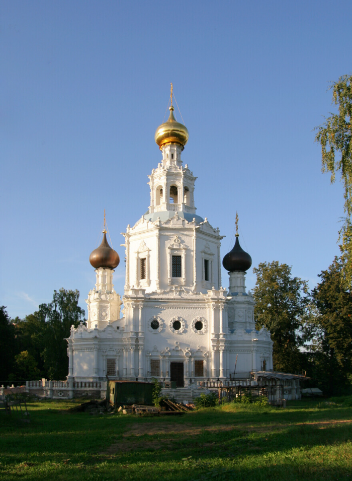 Храм Троицы Живоначальной в Троице-Лыкове, Москва